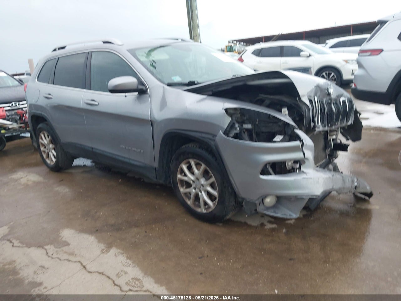 1C4PJLCB7HW****** · 2017 JEEP CHEROKEE LATITUDE FWD