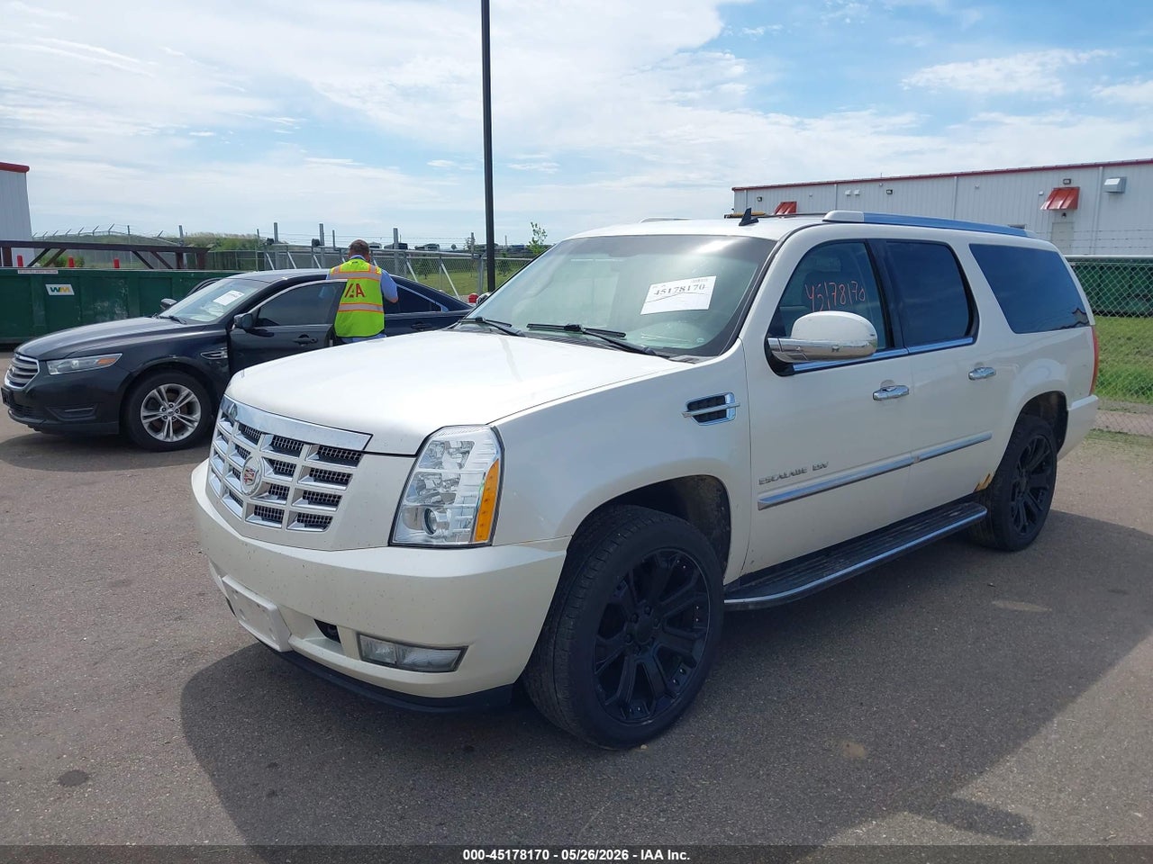 2012 CADILLAC ESCALADE ESV LUXURY · 2/11