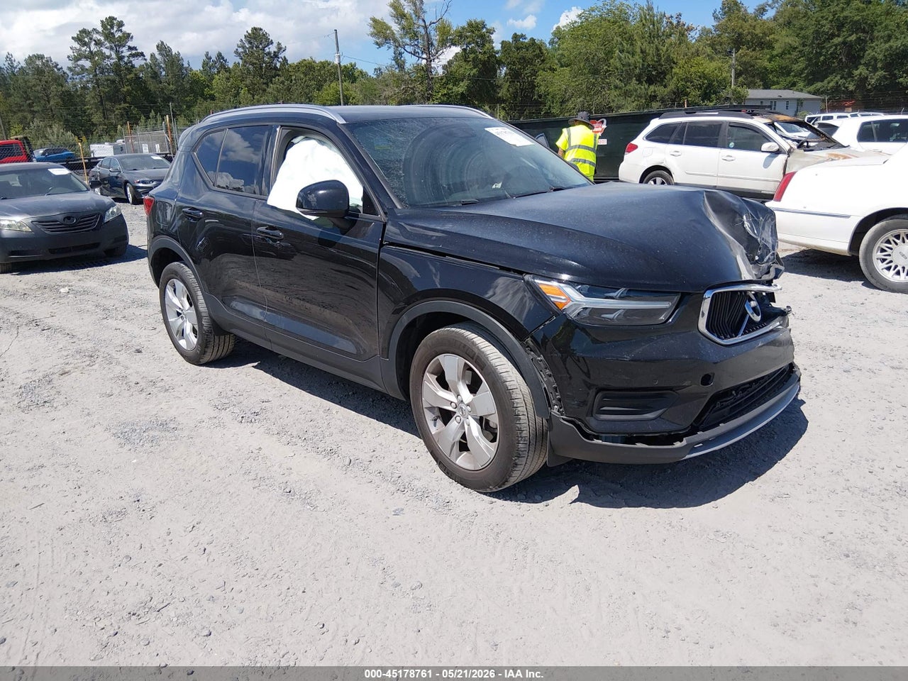 YV4AC2HKXL2****** · 2020 VOLVO XC40 T4 MOMENTUM
