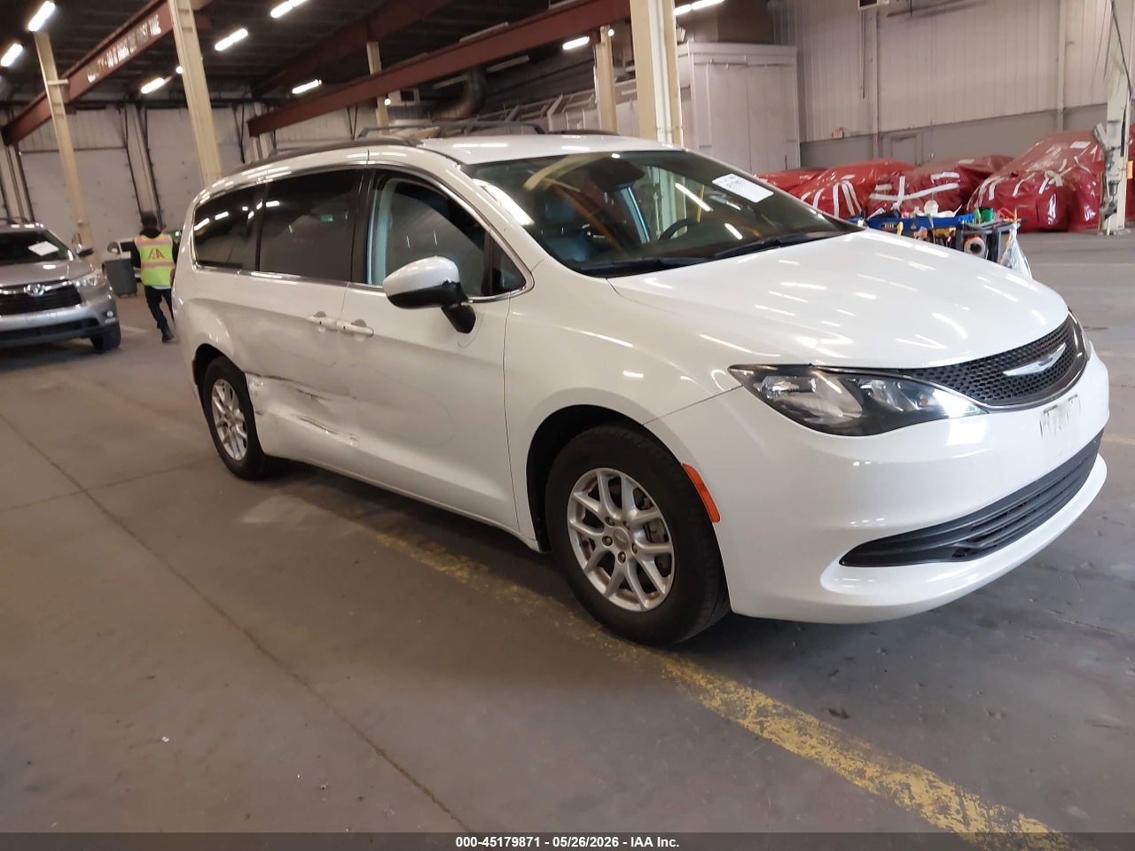 2C4RC1DG7LR****** · 2020 CHRYSLER VOYAGER LXI