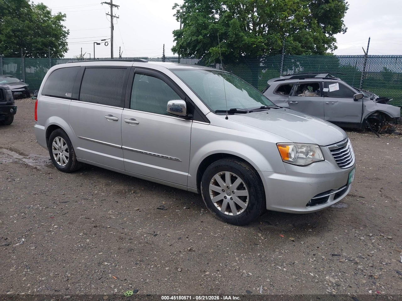 2A4RR8DG7BR****** · 2011 CHRYSLER TOWN &amp; COUNTRY TOURING-L