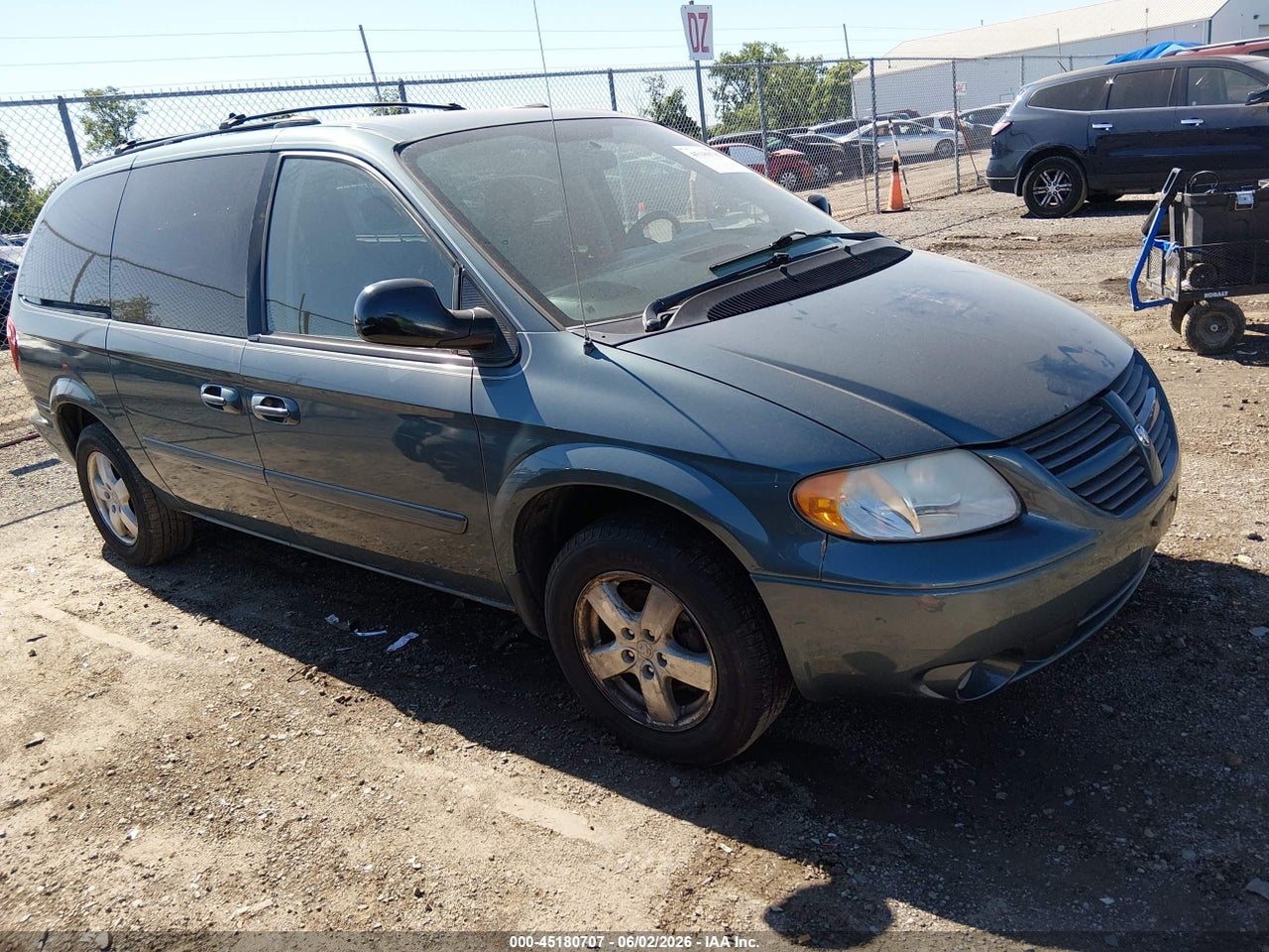 2D4GP44L05R****** · 2005 DODGE GRAND CARAVAN SXT