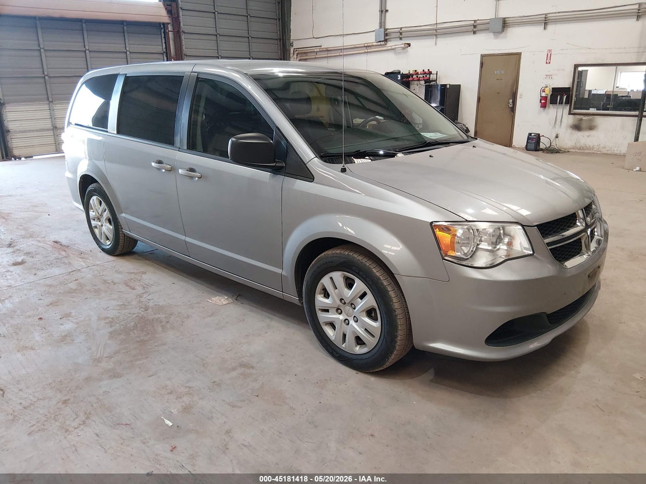 2C4RDGBG0JR****** · 2018 DODGE GRAND CARAVAN SE