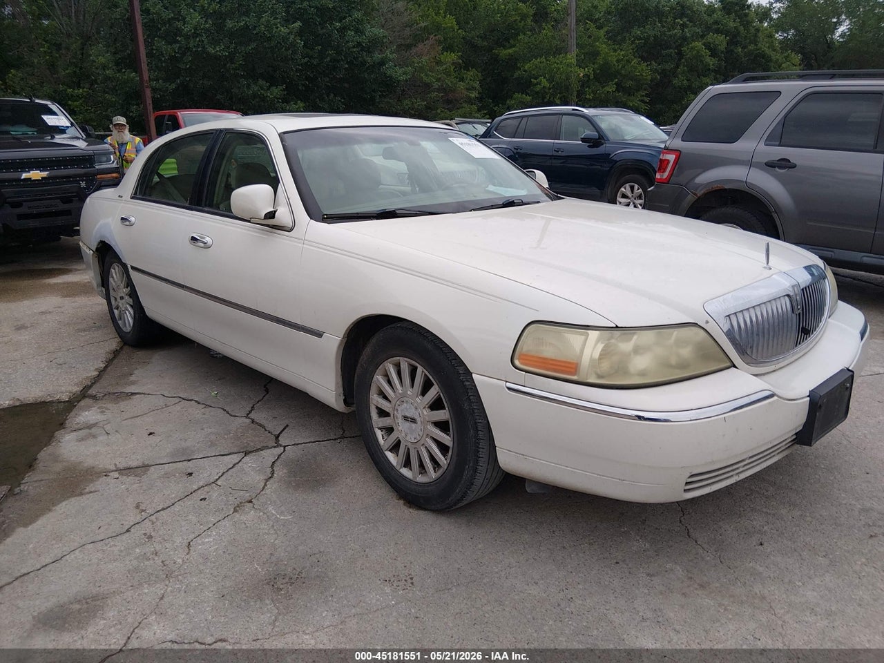 1LNHM83W14Y****** · 2004 LINCOLN TOWN CAR ULTIMATE