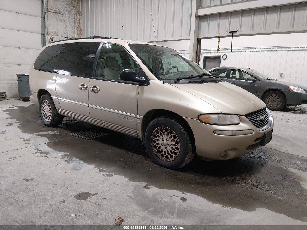 1C4GT64L8WB****** · 1998 CHRYSLER TOWN &amp; COUNTRY LXI