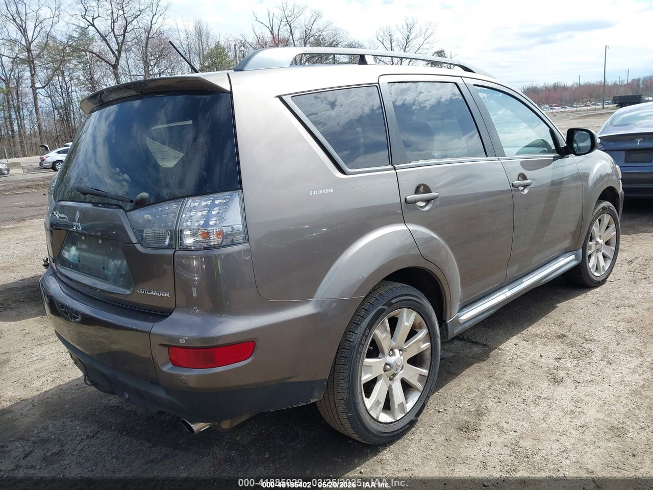2013 MITSUBISHI OUTLANDER SE · 4/11