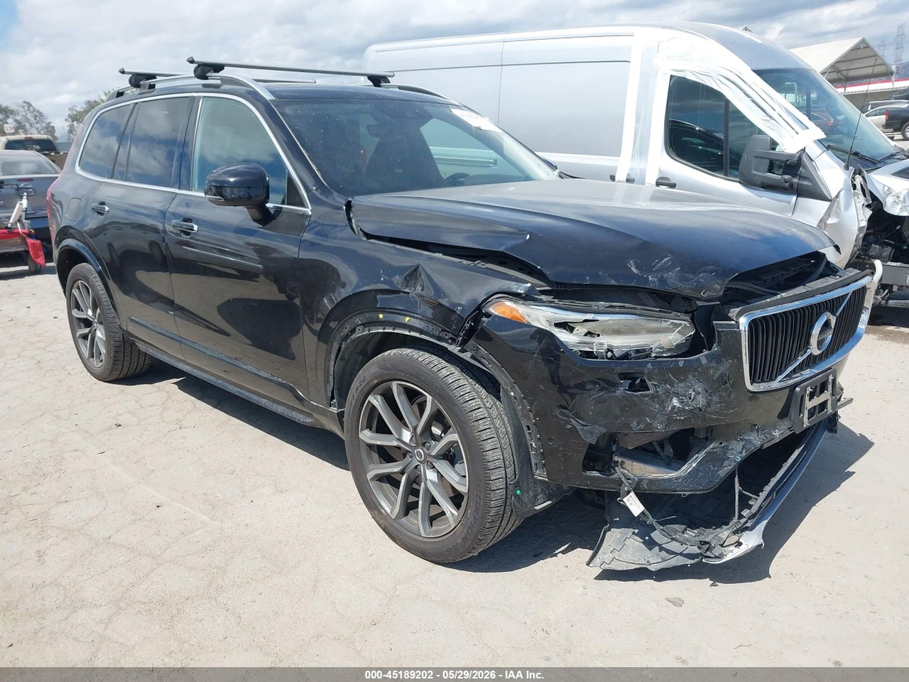 YV4A22PK6H1****** · 2017 VOLVO XC90 T6 MOMENTUM