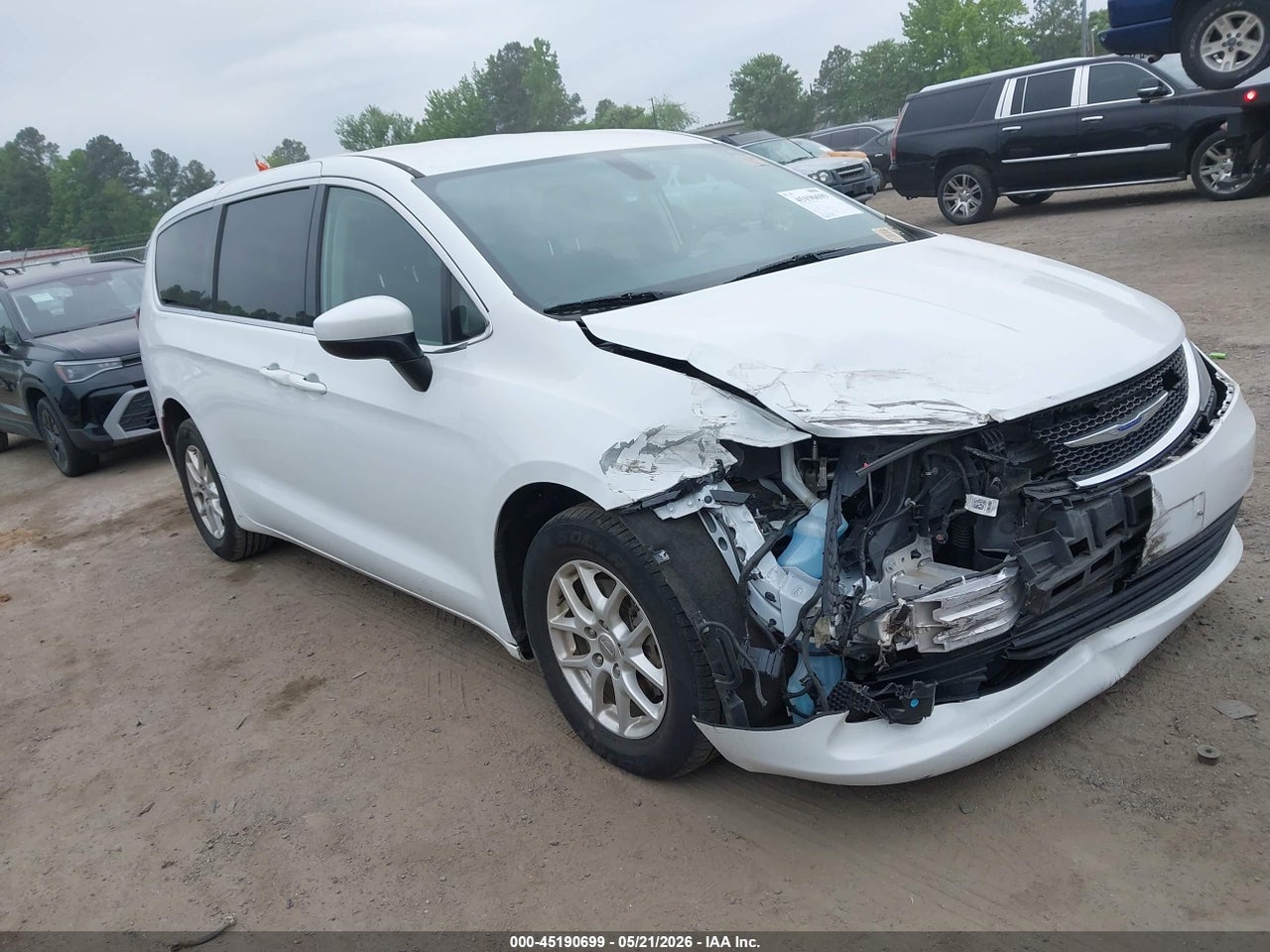 2C4RC1CG8LR****** · 2020 CHRYSLER VOYAGER LX