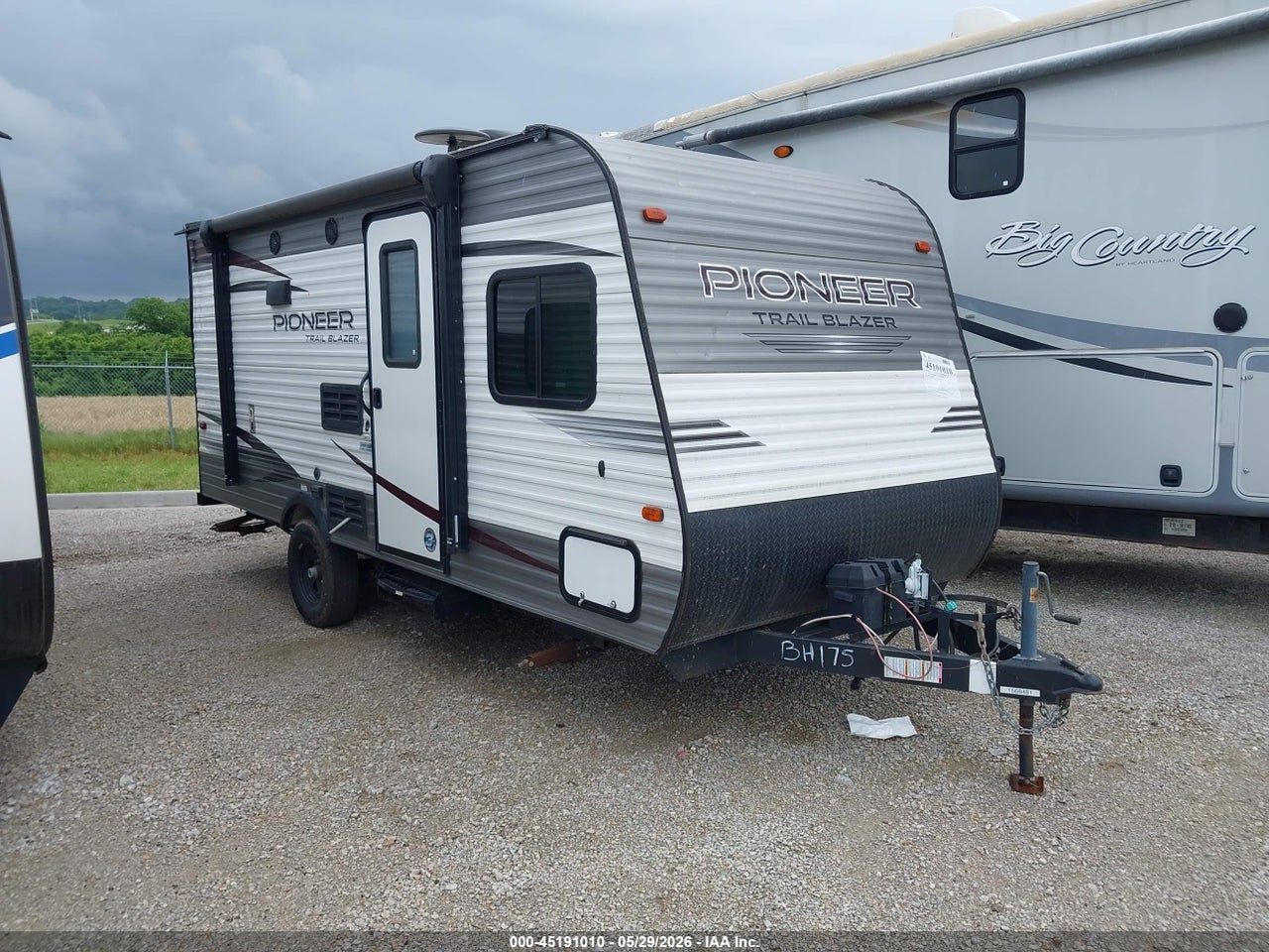 5SFPB2214KE****** · 2019 HEARTLAND RV PIONEER