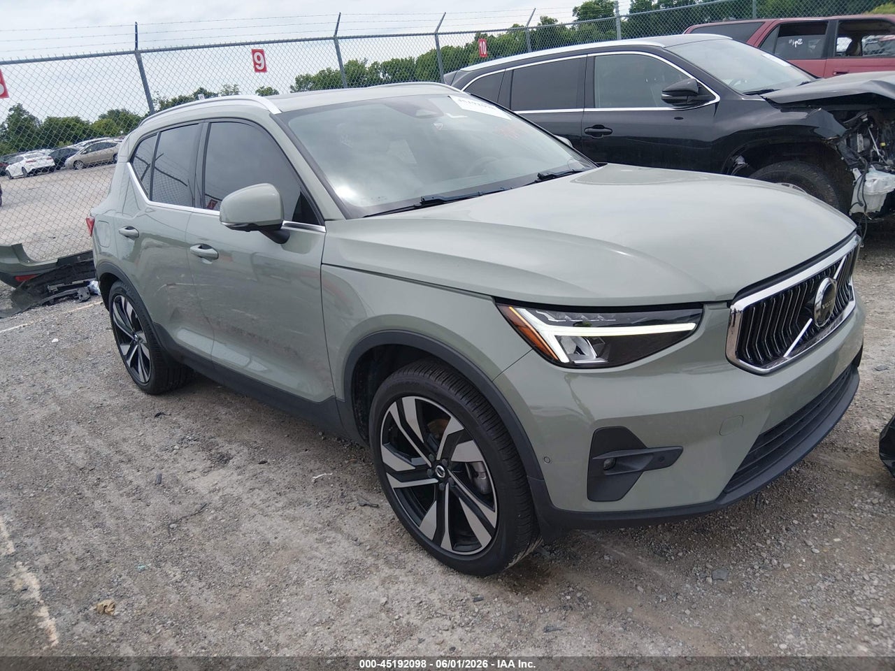 YV4L12UN9P2****** · 2023 VOLVO XC40 B5 PLUS BRIGHT THEME