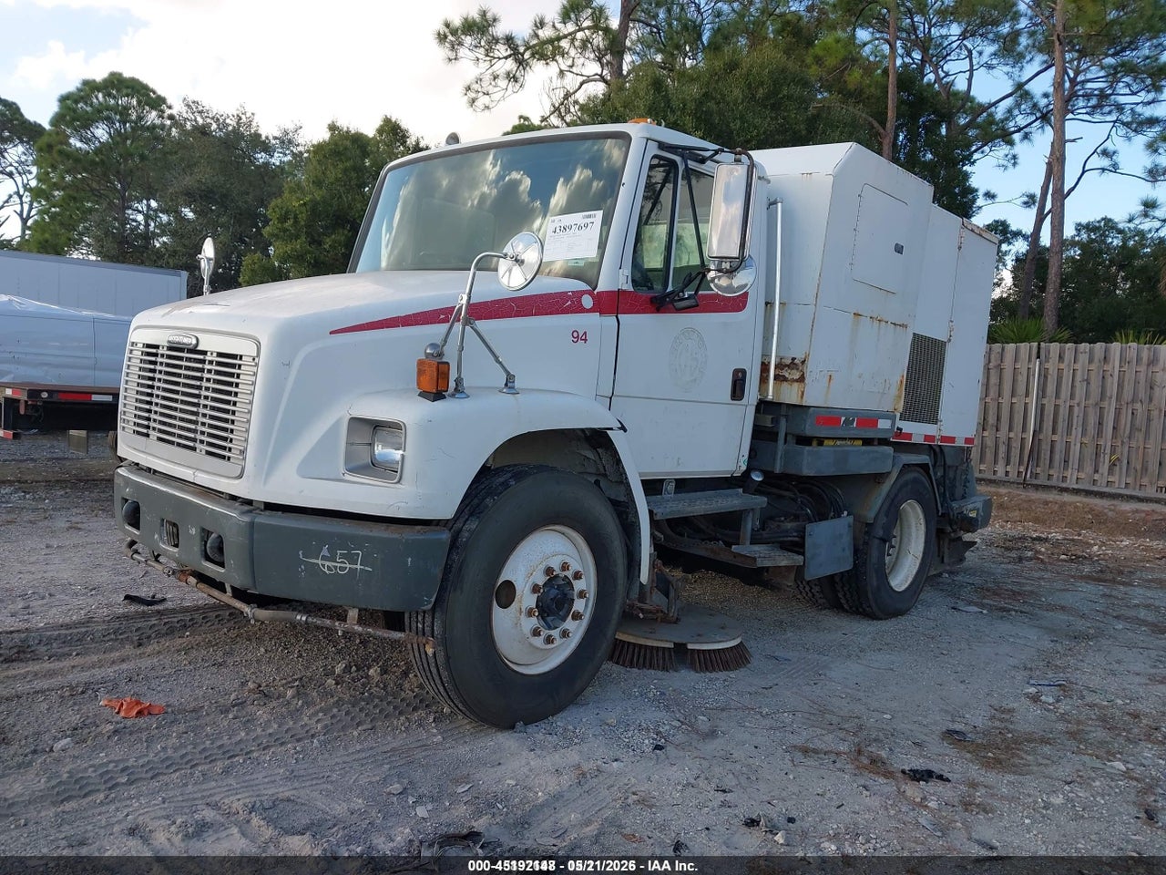2002 FREIGHTLINER MEDIUM CONVENTIONAL FL70 · 2/4