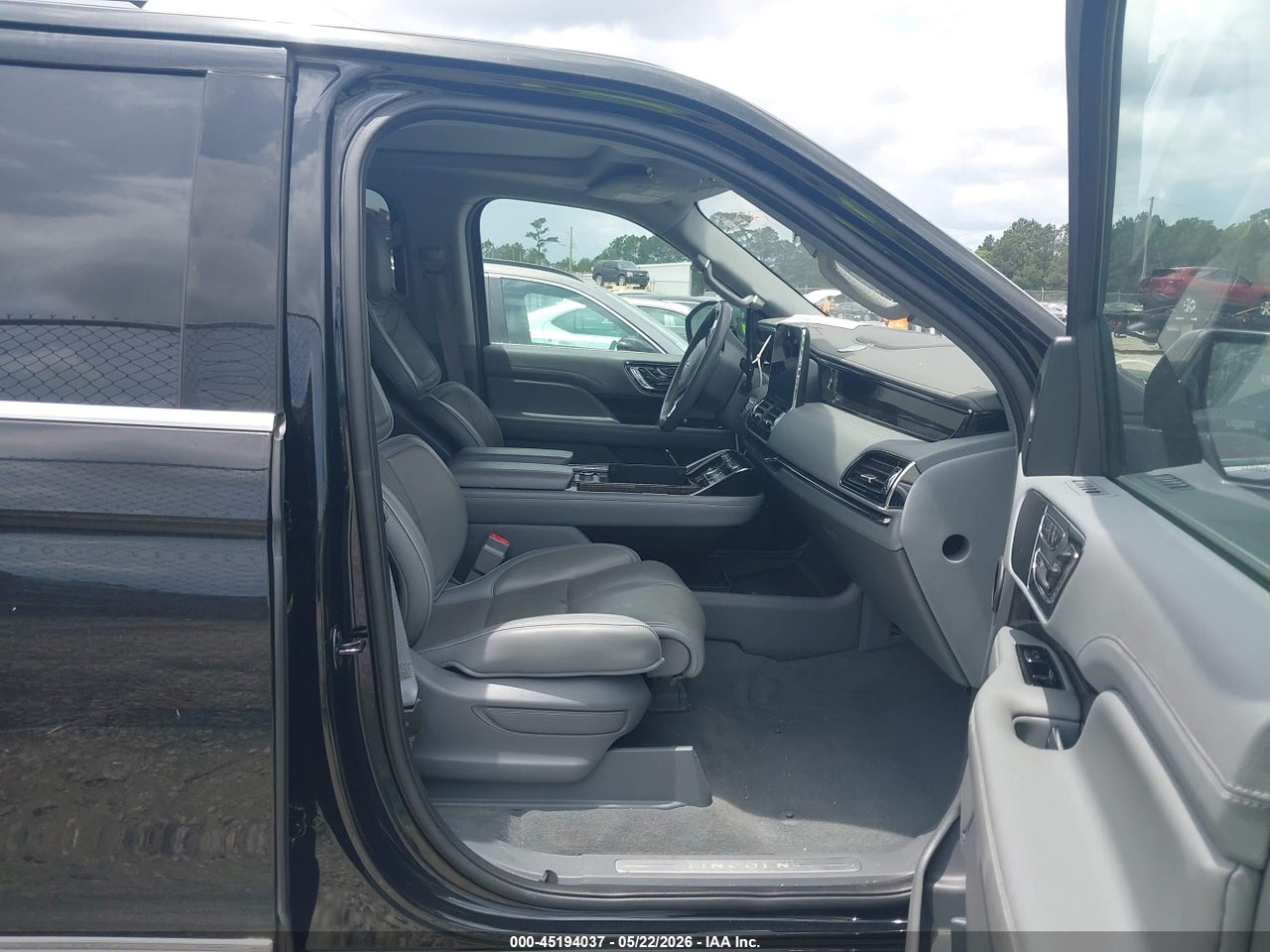 2018 LINCOLN NAVIGATOR L SELECT · 5/11