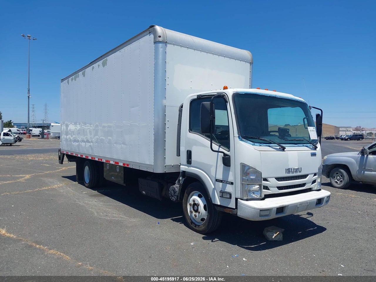 JALE5W162H7****** · 2017 ISUZU NRR DSL REG AT