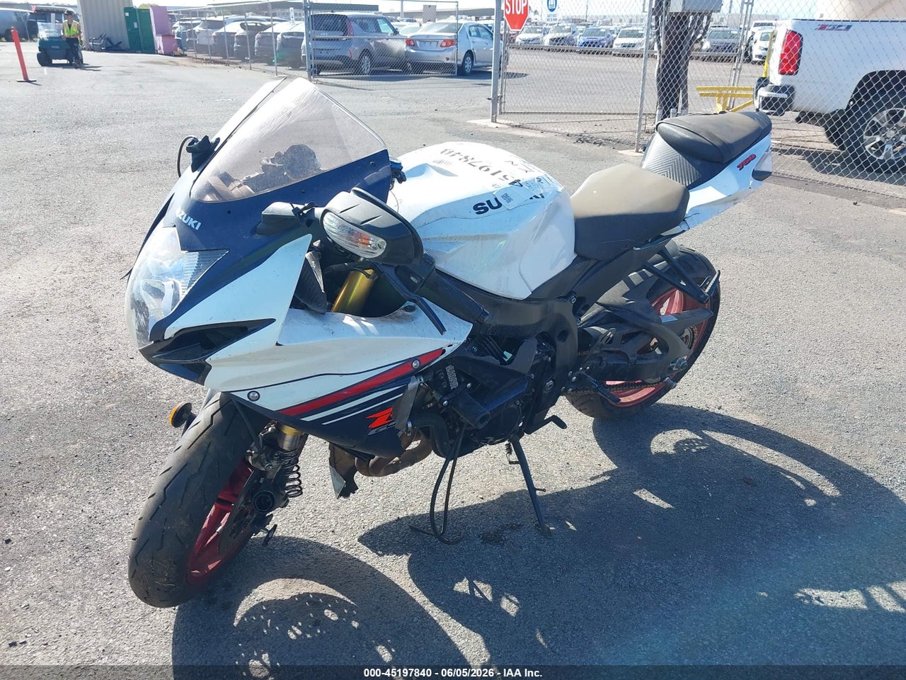 2025 SUZUKI GSX-R750 · 2/11