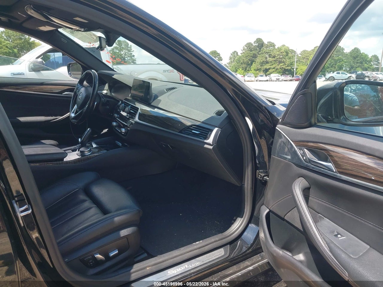 2020 BMW 530I   · 5/11