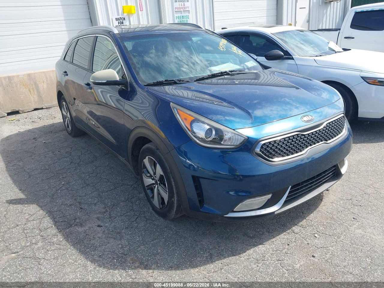 KNDCC3LC5H5****** · 2017 KIA NIRO EX