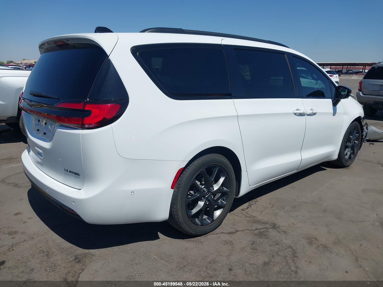 2024 CHRYSLER PACIFICA LIMITED · 4/11