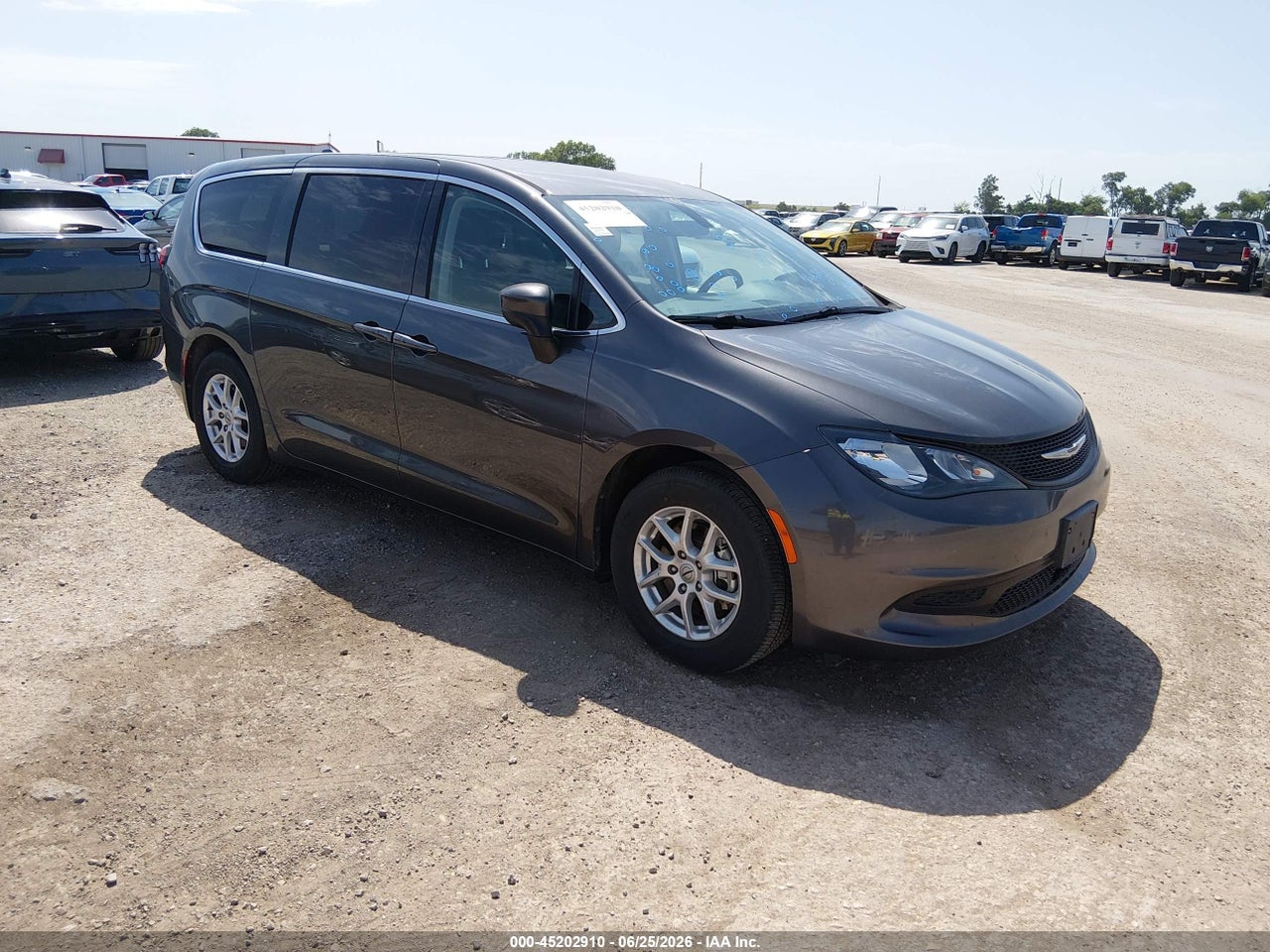 2C4RC1CG6NR****** · 2022 CHRYSLER VOYAGER LX