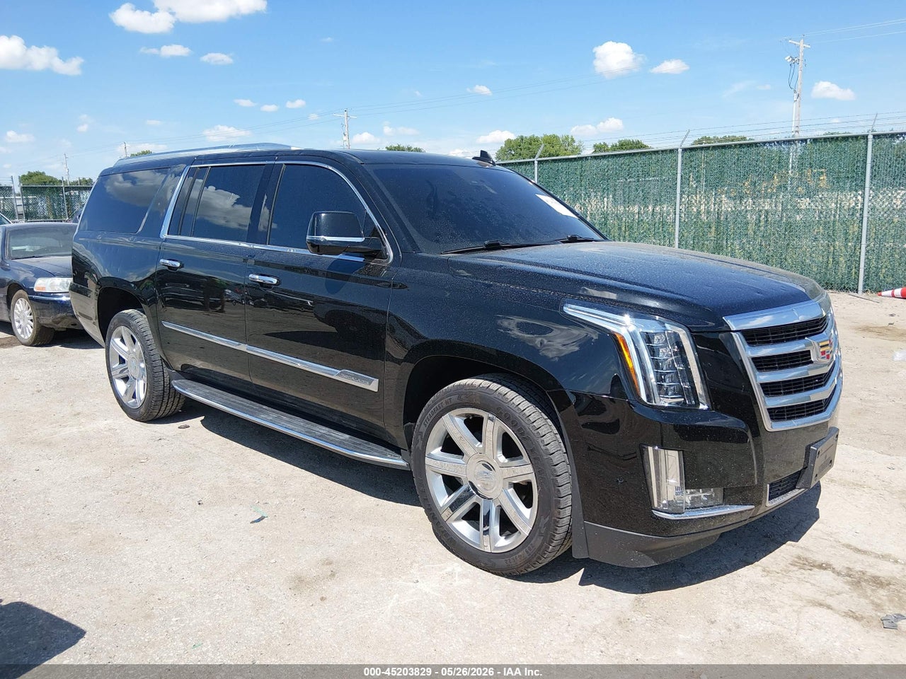 1GYS4HKJ3KR****** · 2019 CADILLAC ESCALADE ESV LUXURY