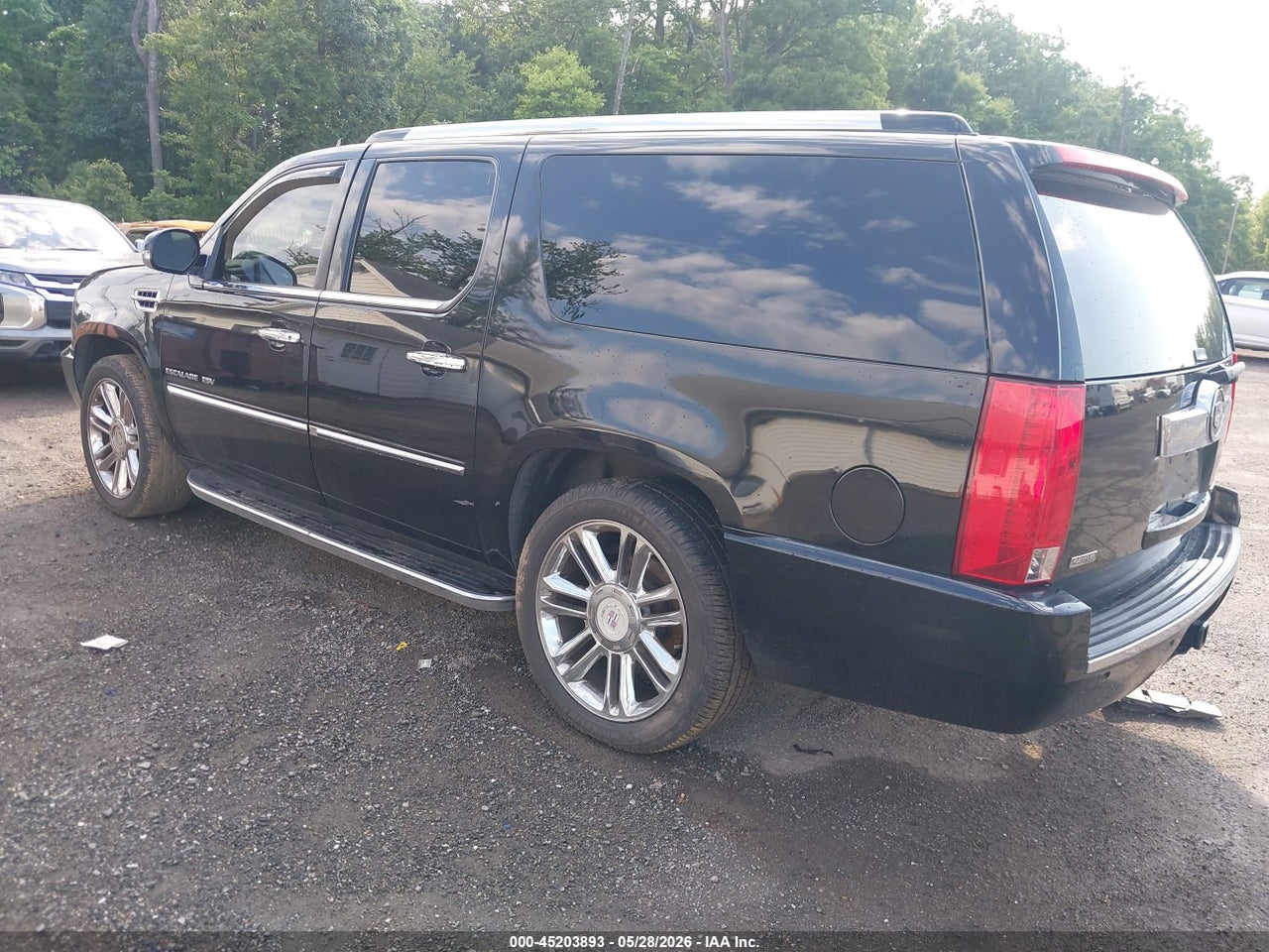 2011 CADILLAC ESCALADE ESV LUXURY · 3/10