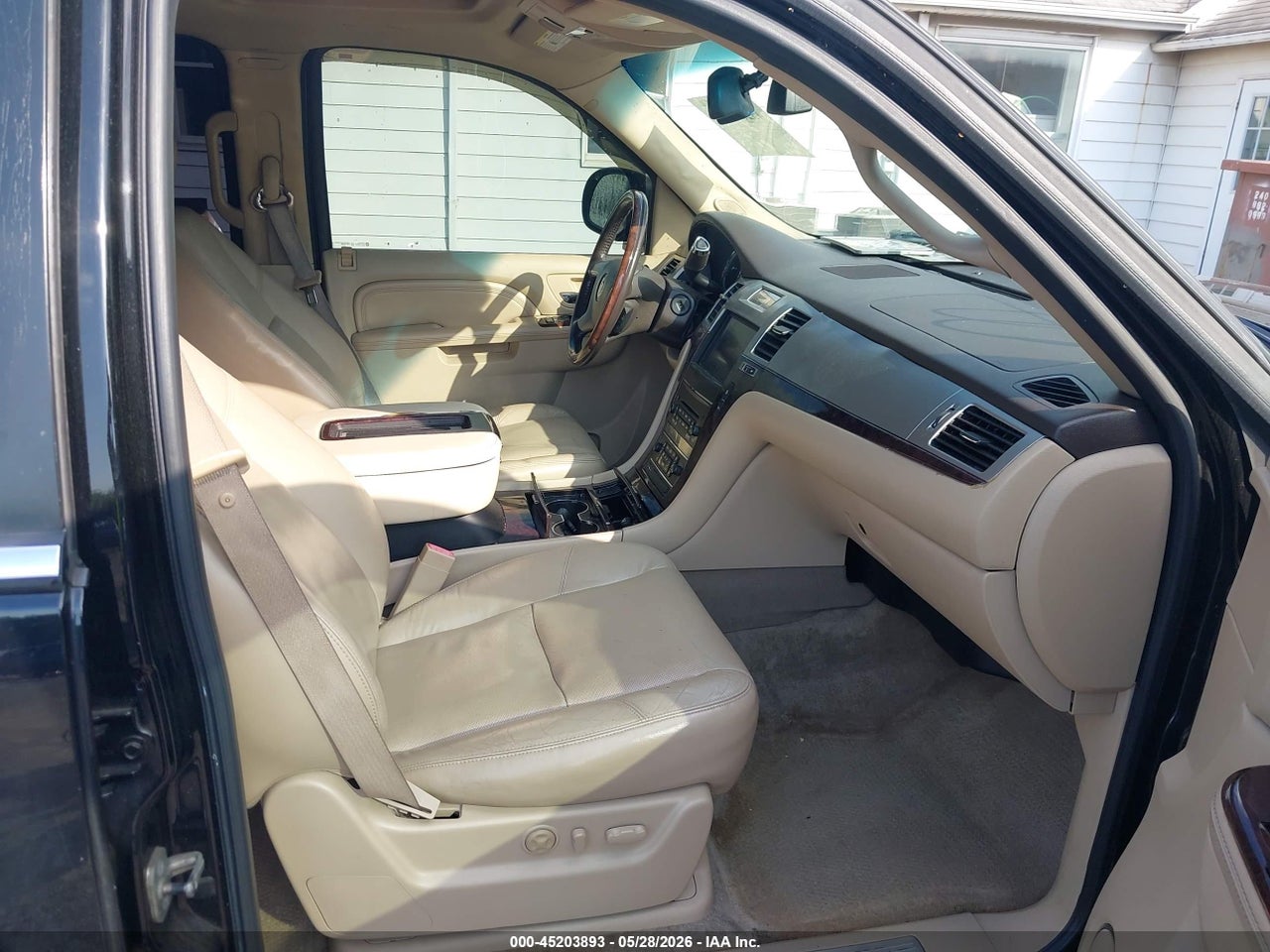 2011 CADILLAC ESCALADE ESV LUXURY · 5/10