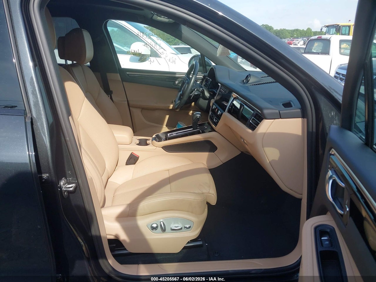 WP1AA2A52RL****** · 2024 PORSCHE MACAN T · 5/11