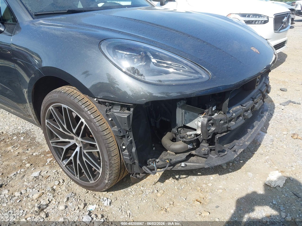 WP1AA2A52RL****** · 2024 PORSCHE MACAN T · 6/11