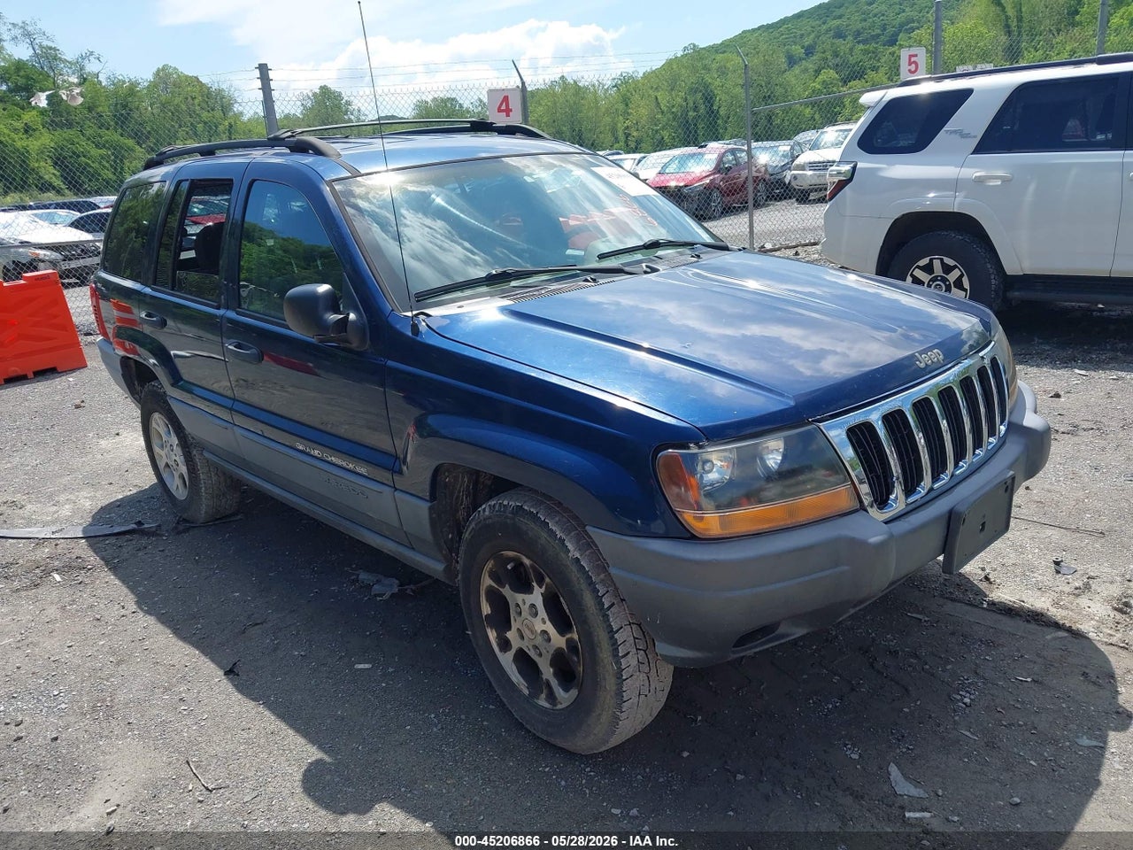 1J4GW48S71C****** · 2001 JEEP GRAND CHEROKEE LAREDO