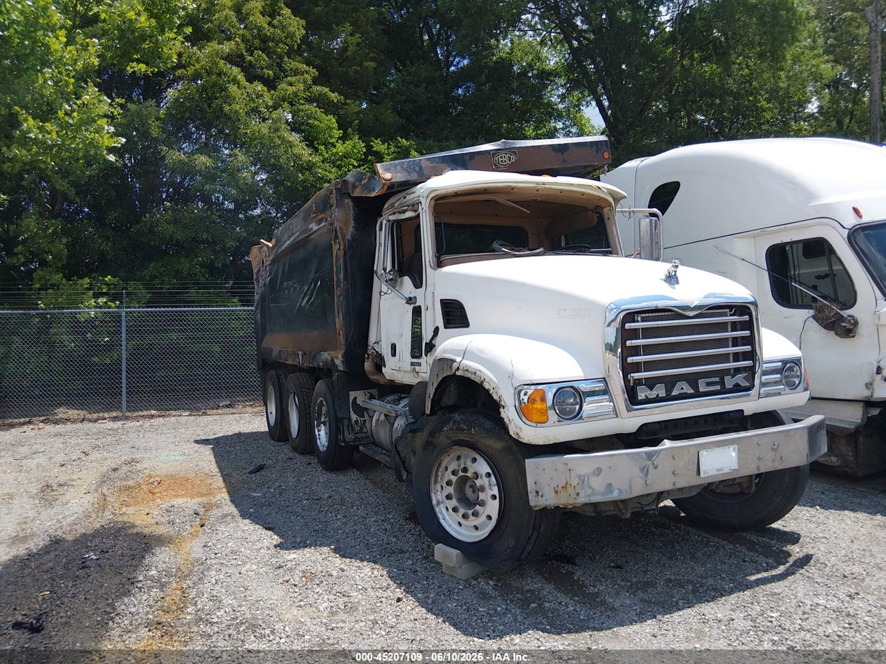 1M2AG11C76M****** · 2006 MACK 700 CV700