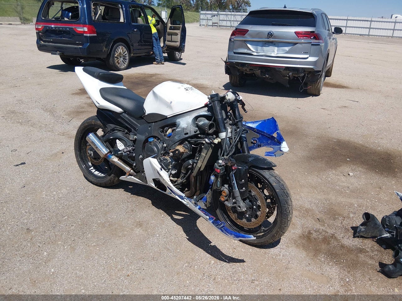 JYARJ06E85A****** · 2005 YAMAHA YZFR6 L