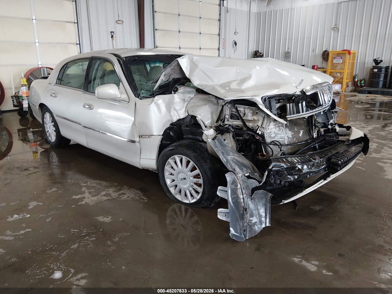 1LNHM81W65Y****** · 2005 LINCOLN TOWN CAR SIGNATURE