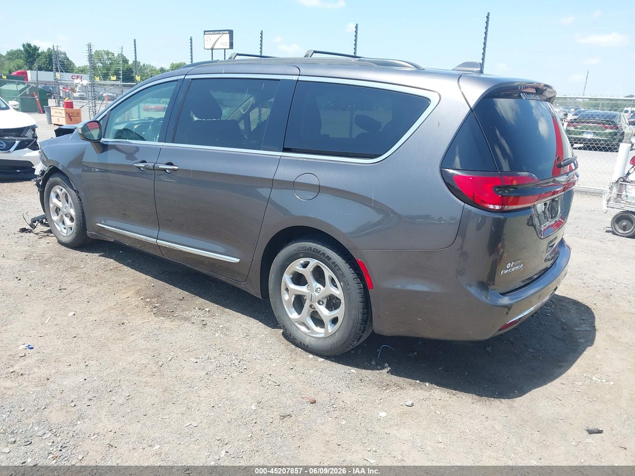 2022 CHRYSLER PACIFICA LIMITED · 3/11