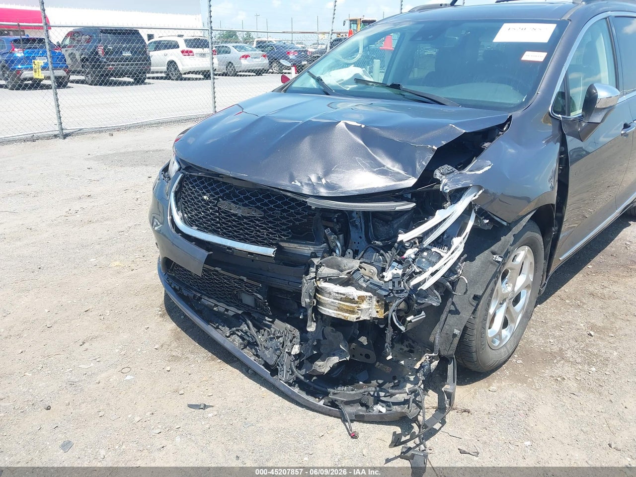 2022 CHRYSLER PACIFICA LIMITED · 6/11
