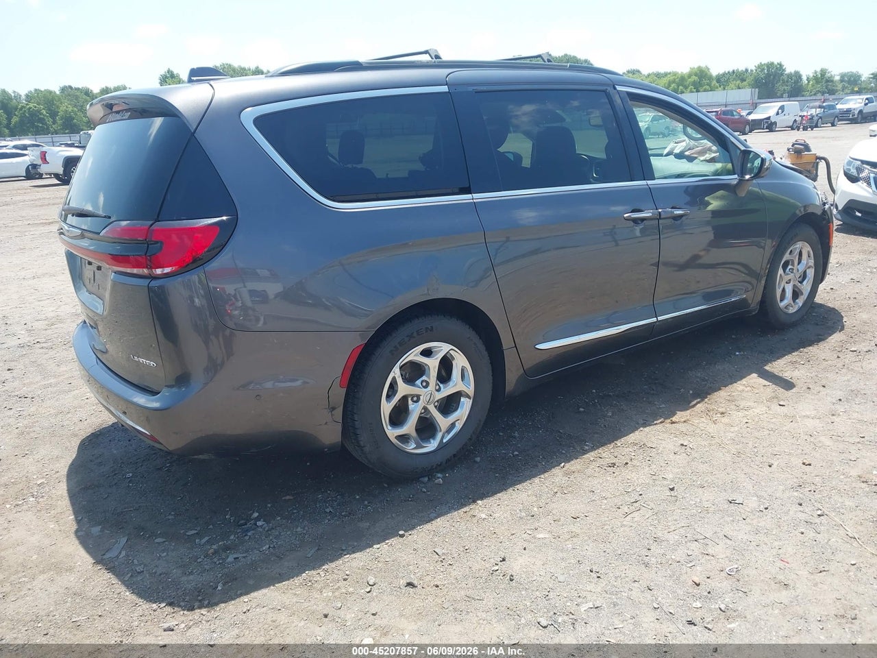 2022 CHRYSLER PACIFICA LIMITED · 4/11