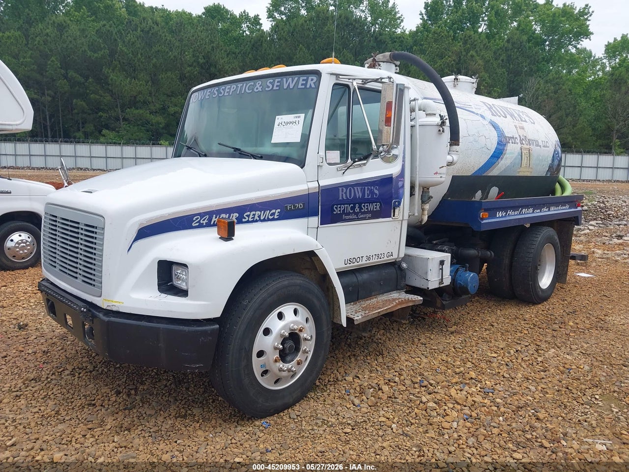 2001 FREIGHTLINER MEDIUM CONVENTIONAL FL70 · 2/11