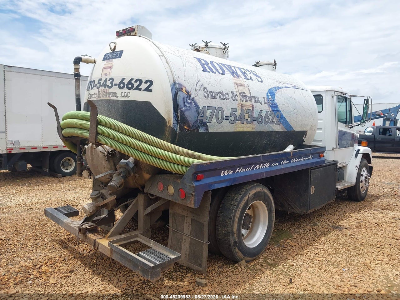 2001 FREIGHTLINER MEDIUM CONVENTIONAL FL70 · 4/11