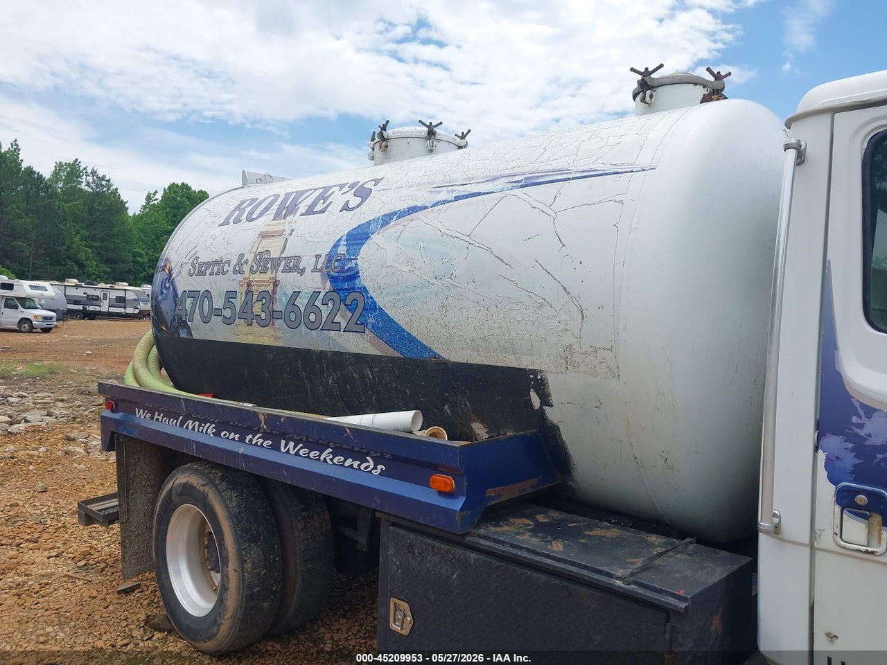 2001 FREIGHTLINER MEDIUM CONVENTIONAL FL70 · 5/11