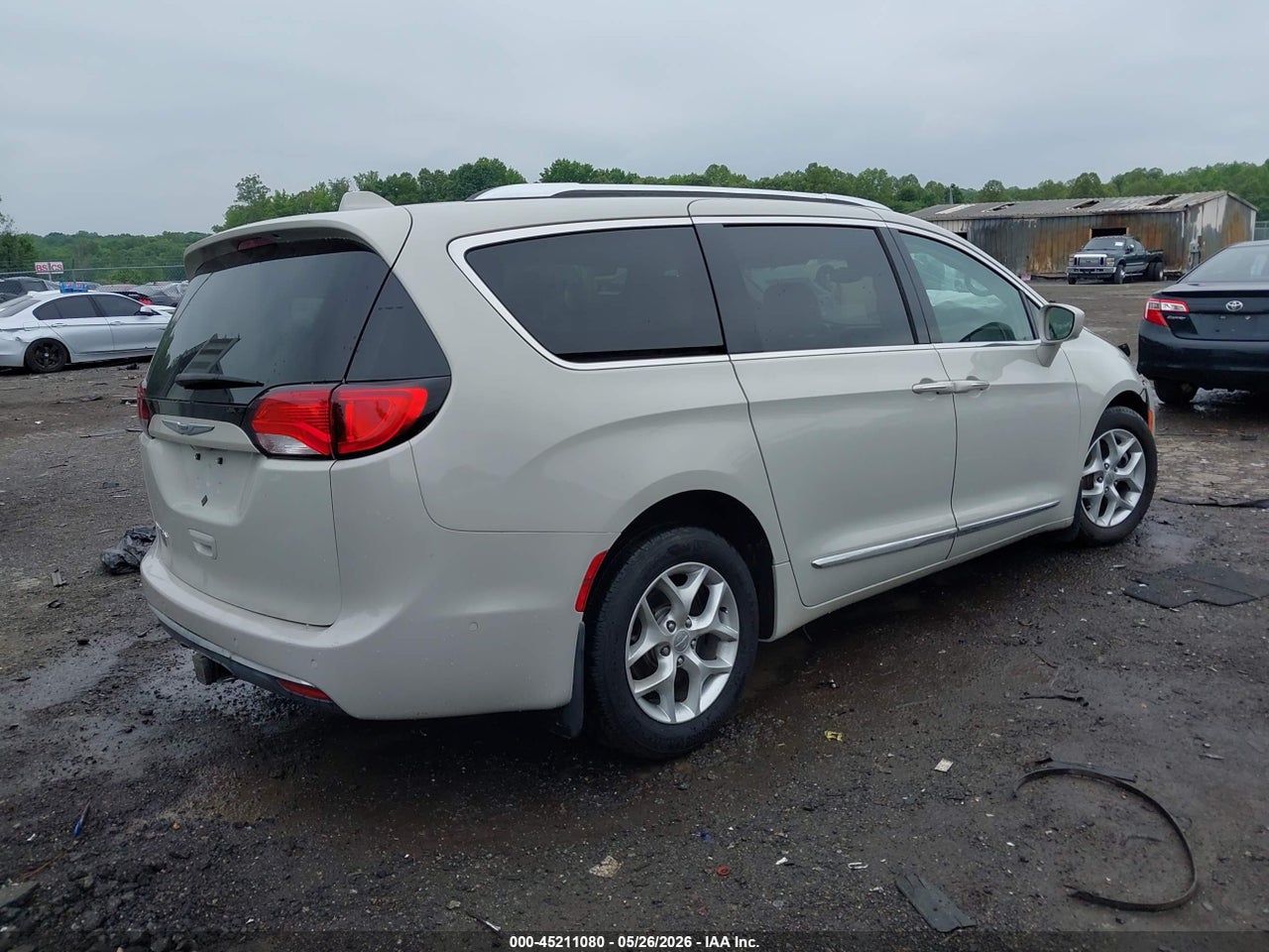 2017 CHRYSLER PACIFICA TOURING-L PLUS · 4/11