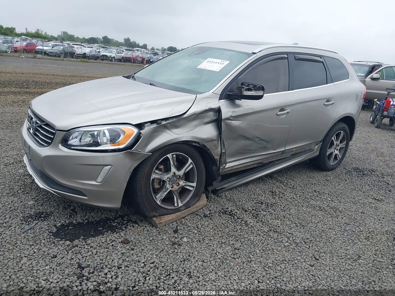 2015 VOLVO XC60 T6 · 2/11