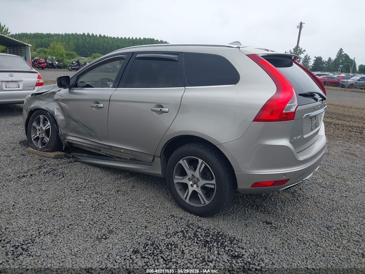 2015 VOLVO XC60 T6 · 3/11