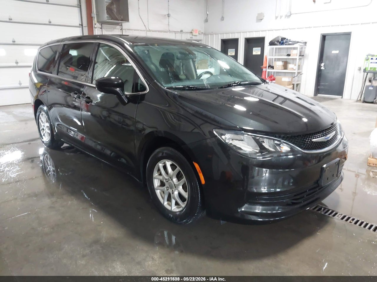 2C4RC1CG3LR****** · 2020 CHRYSLER VOYAGER LX