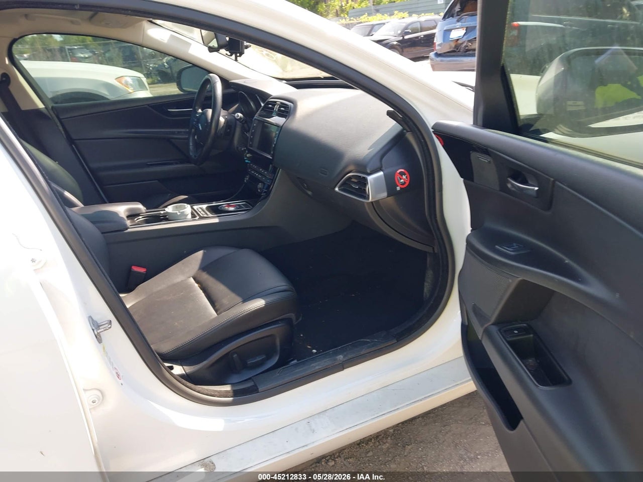 2017 JAGUAR XE 35T PREMIUM · 5/10
