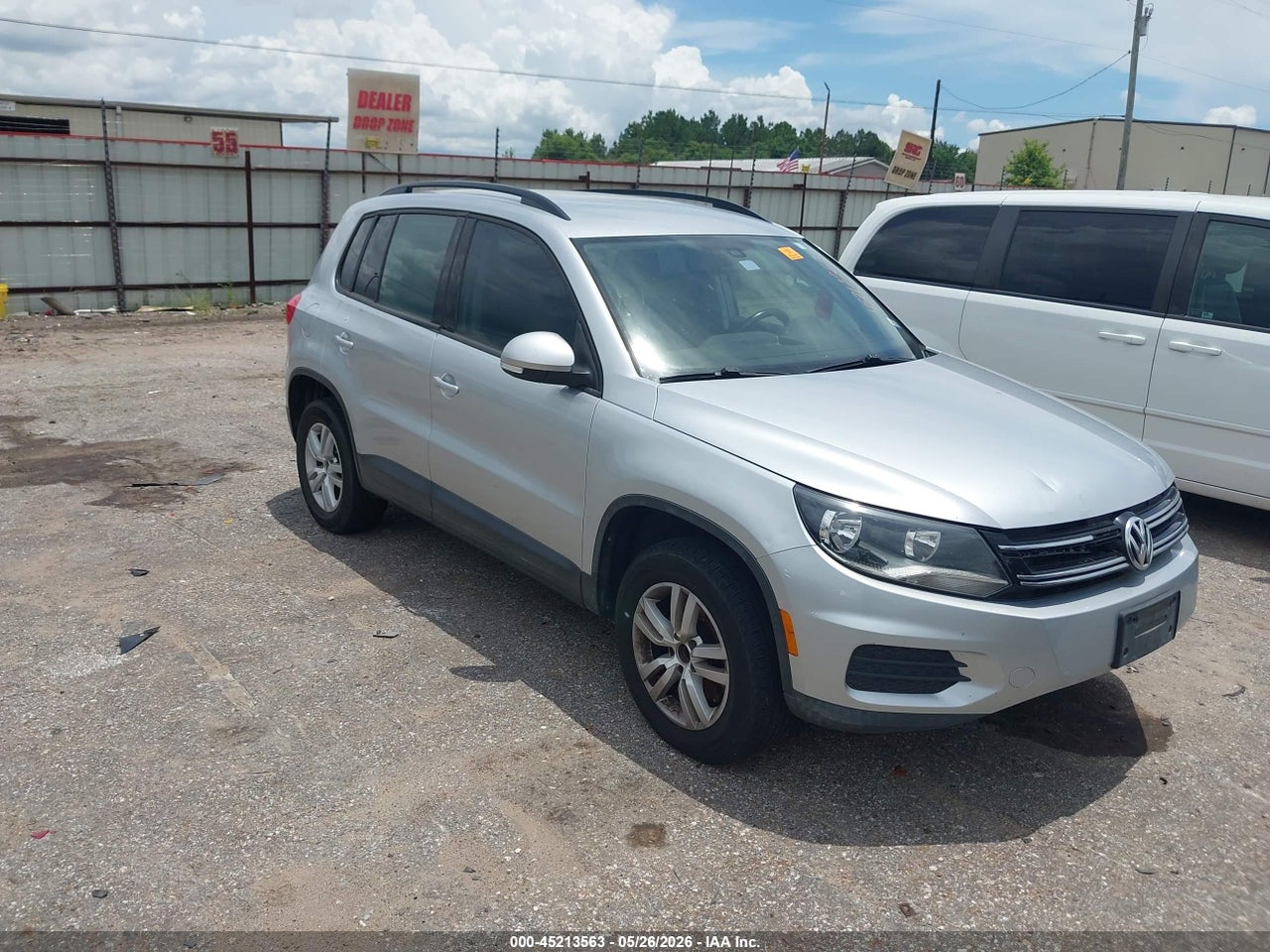 WVGAV7AX4GW****** · 2016 VOLKSWAGEN TIGUAN S