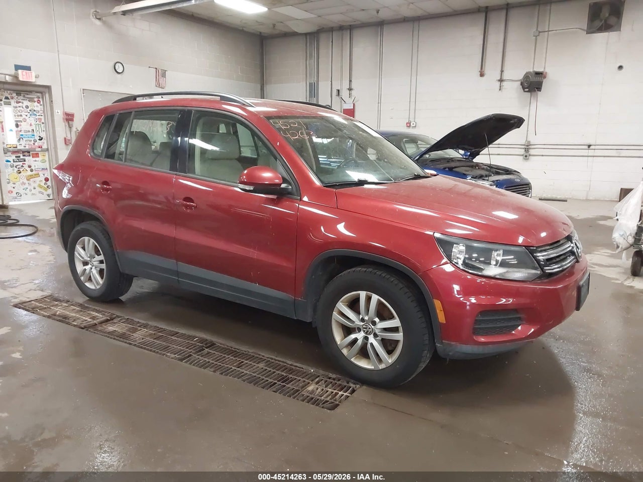 WVGBV7AXXGW****** · 2016 VOLKSWAGEN TIGUAN S