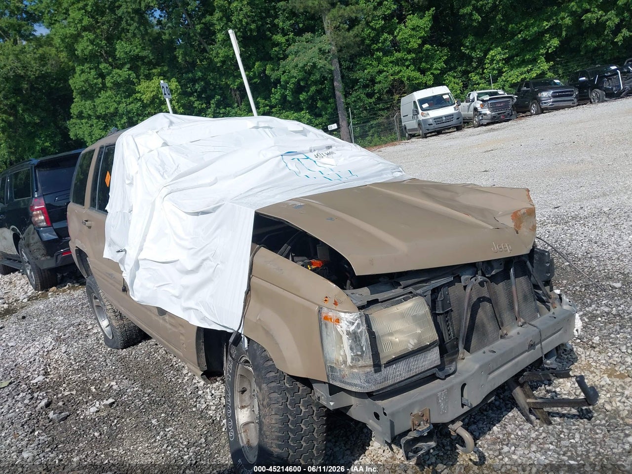 1J4GZ48YXWC****** · 1998 JEEP GRAND CHEROKEE LAREDO