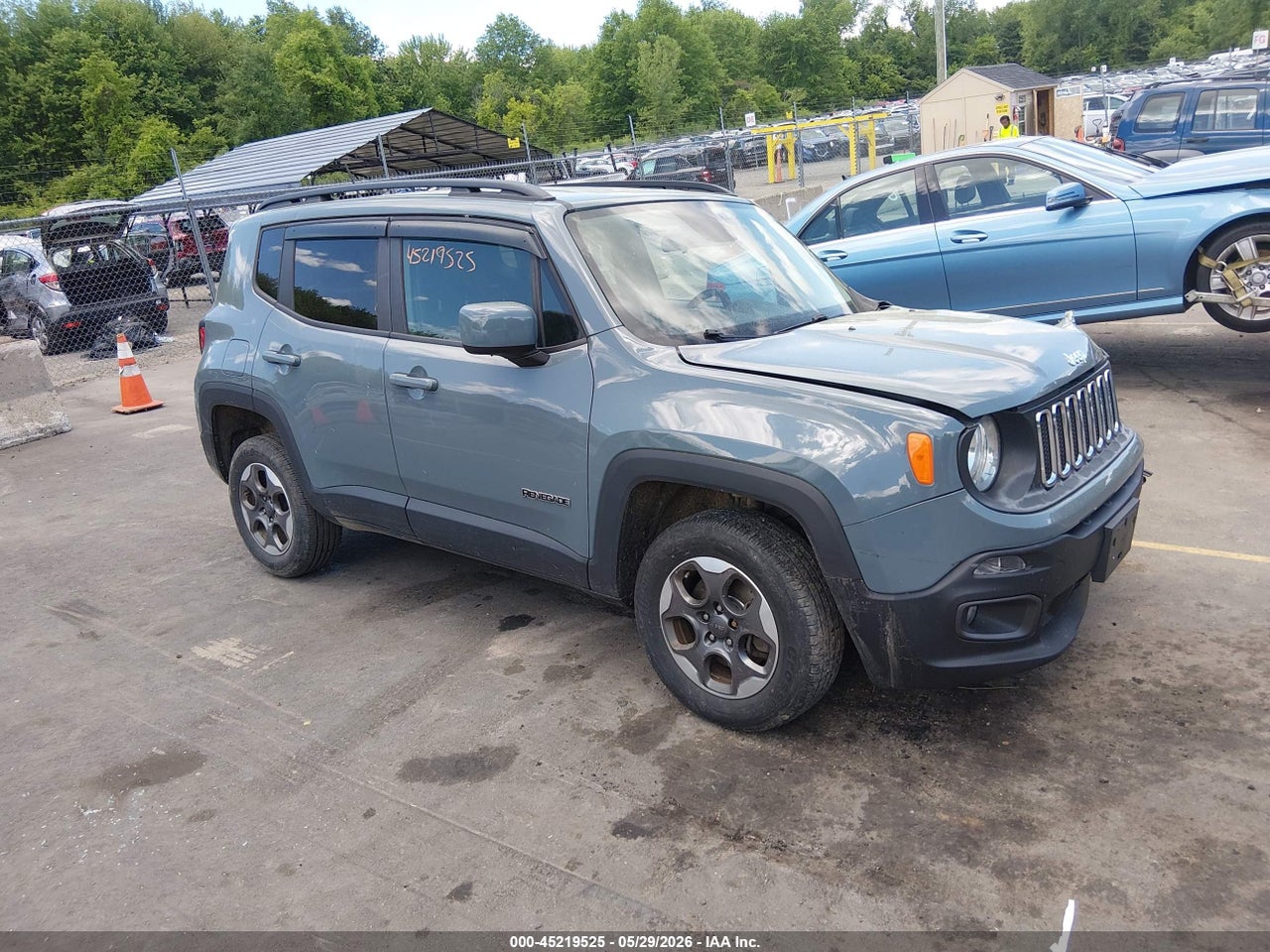 ZACCJBBH7HP****** · 2017 JEEP RENEGADE LATITUDE 4X4