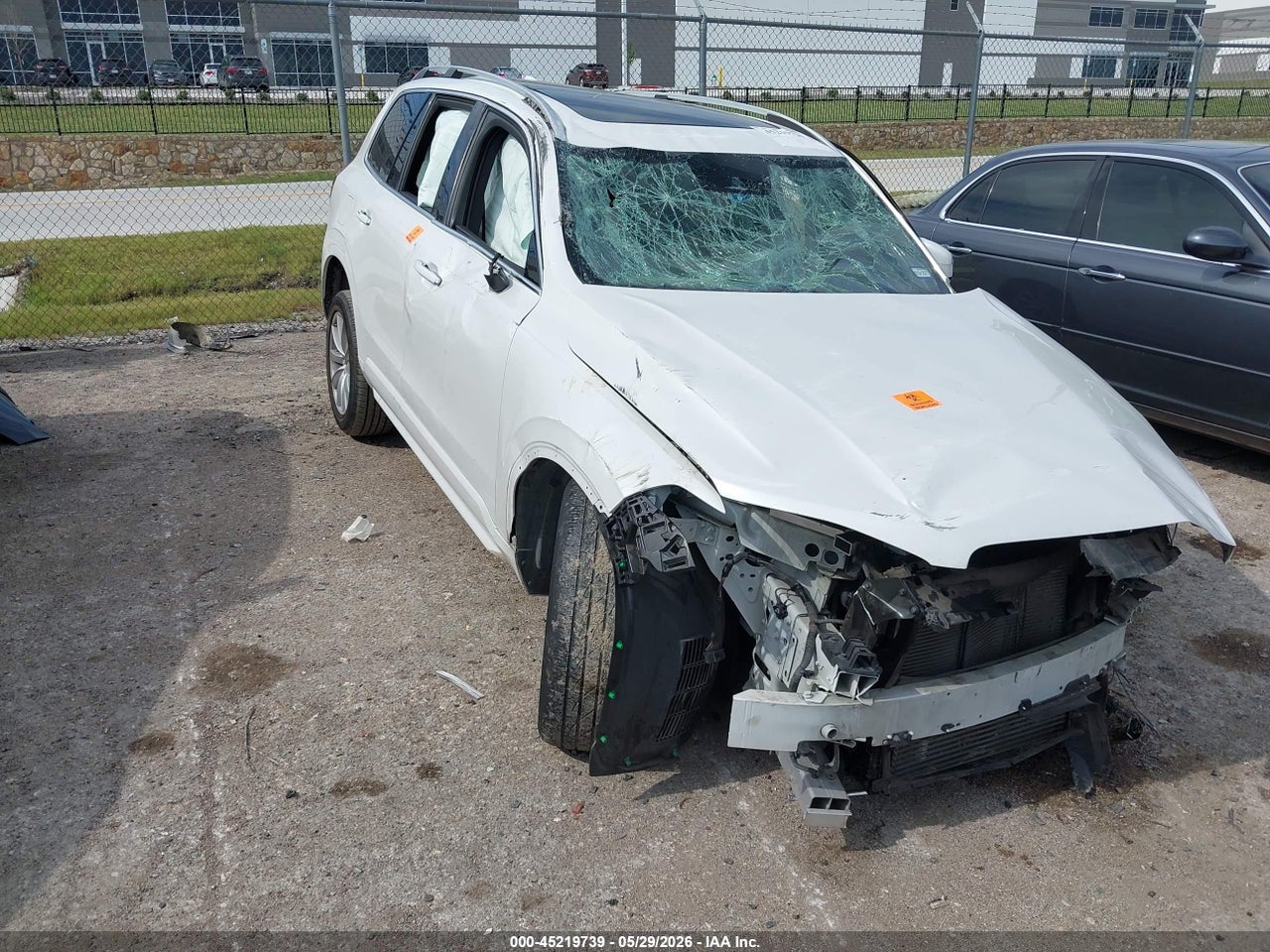 YV4A22PK7H1****** · 2017 VOLVO XC90 T6 MOMENTUM