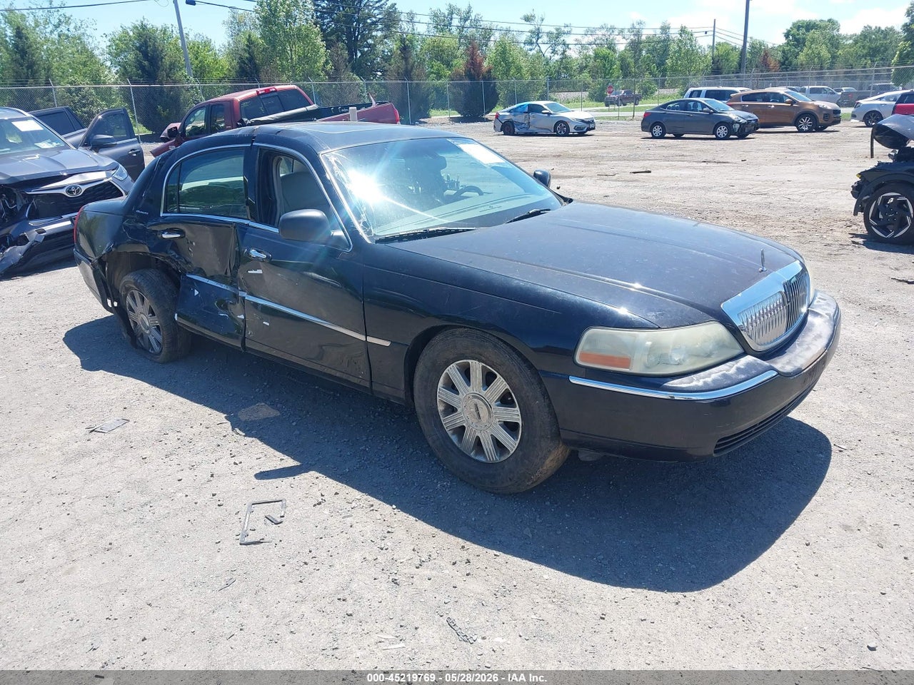 1LNHM83W74Y****** · 2004 LINCOLN TOWN CAR ULTIMATE