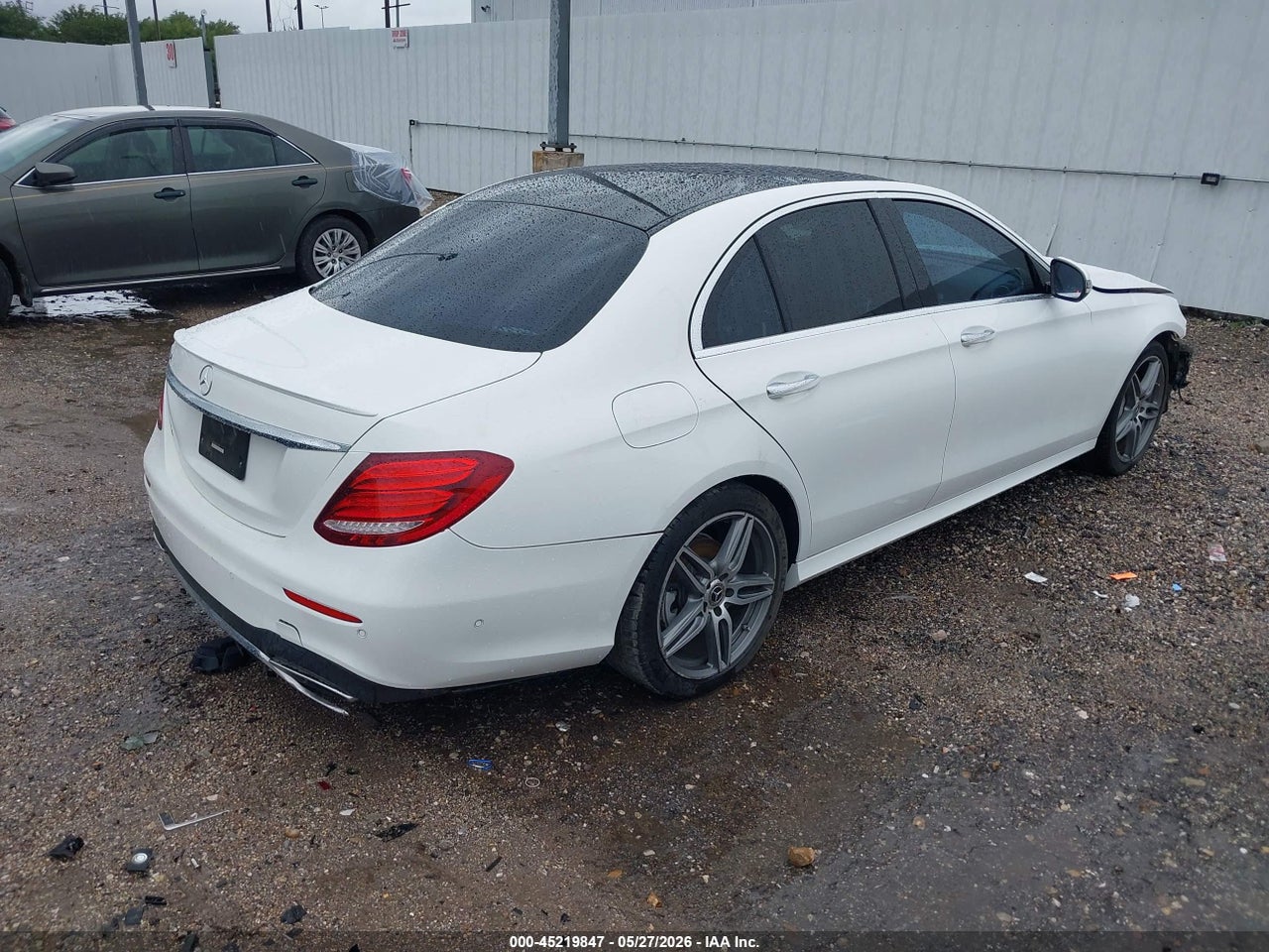 2017 MERCEDES-BENZ E 300   · 4/11