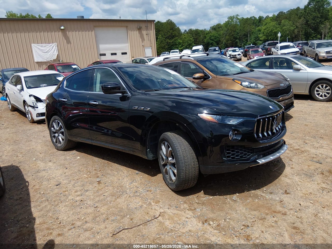 ZN661XUA0HX****** · 2017 MASERATI LEVANTE